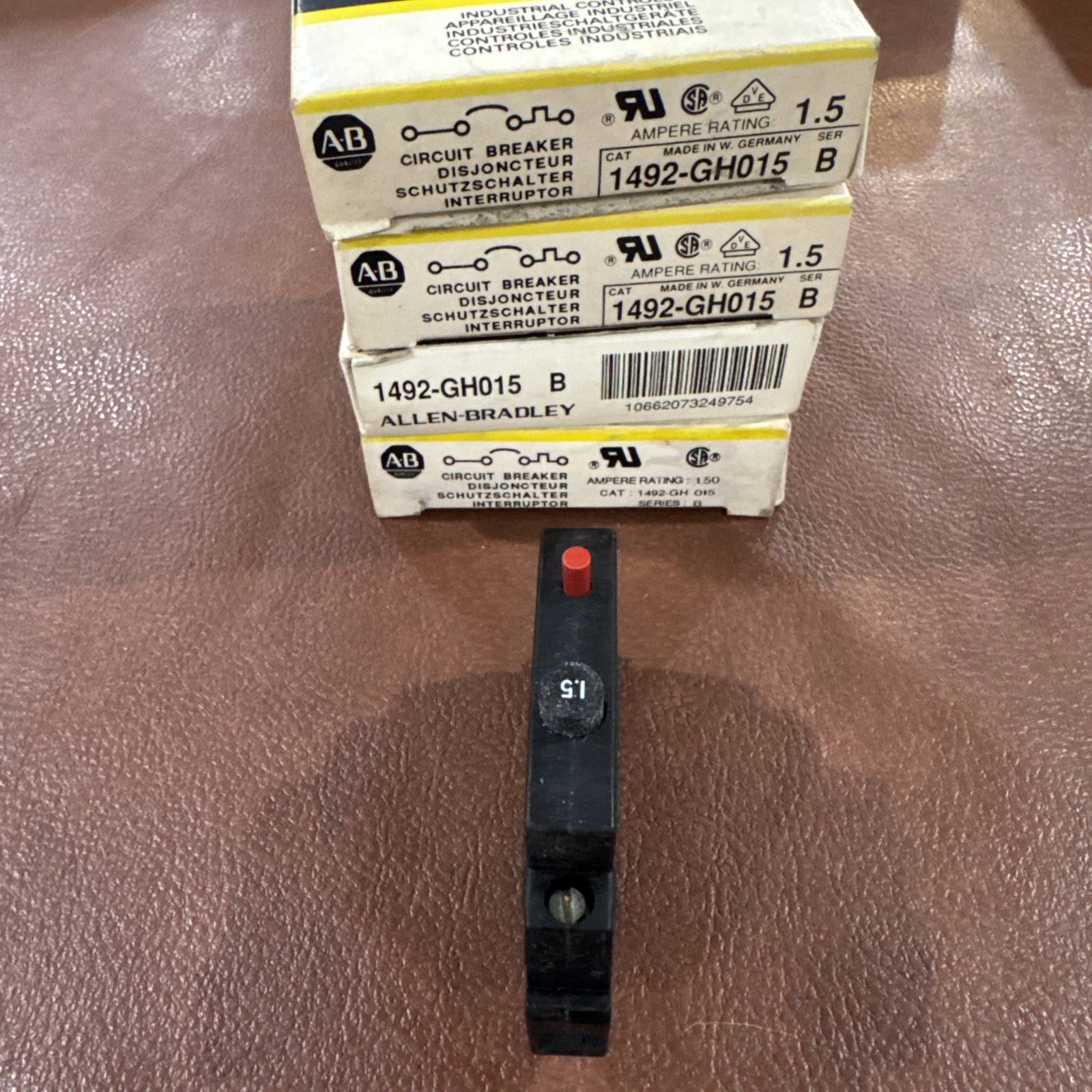 Lot of 4 ALLEN BRADLEY 1492-GH015 MINI CIRCUIT BREAKER SER B, 1.5AMP, 1492GH015