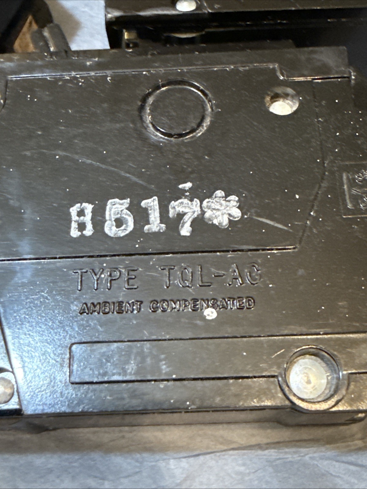GE Lot Of 7 Breakers (3)-1 Pole 15Amp 20Amp (4)-2 Pole 15Amp 40Amp 60Amp