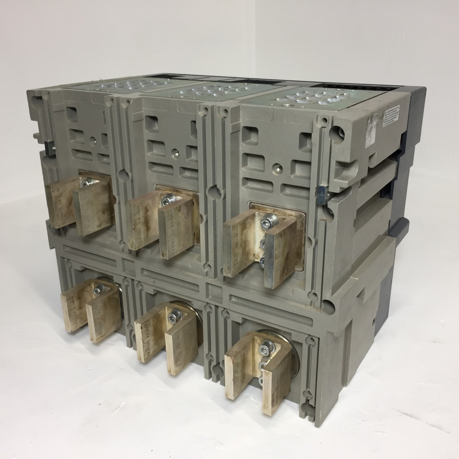 Square D NW25H1 2500A LSIG MasterPact Circuit Breaker w/ 2500 Amp Trip 3P Ground