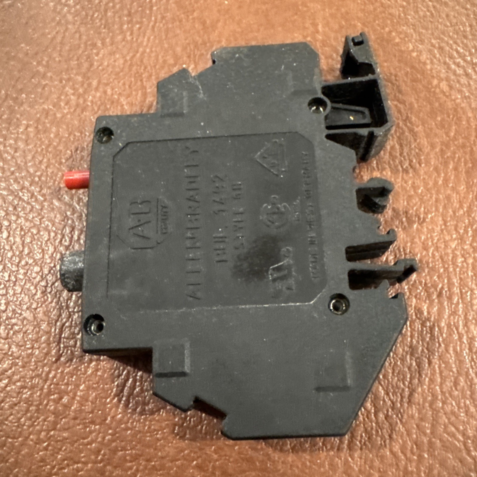 Lot of 4 ALLEN BRADLEY 1492-GH015 MINI CIRCUIT BREAKER SER B, 1.5AMP, 1492GH015