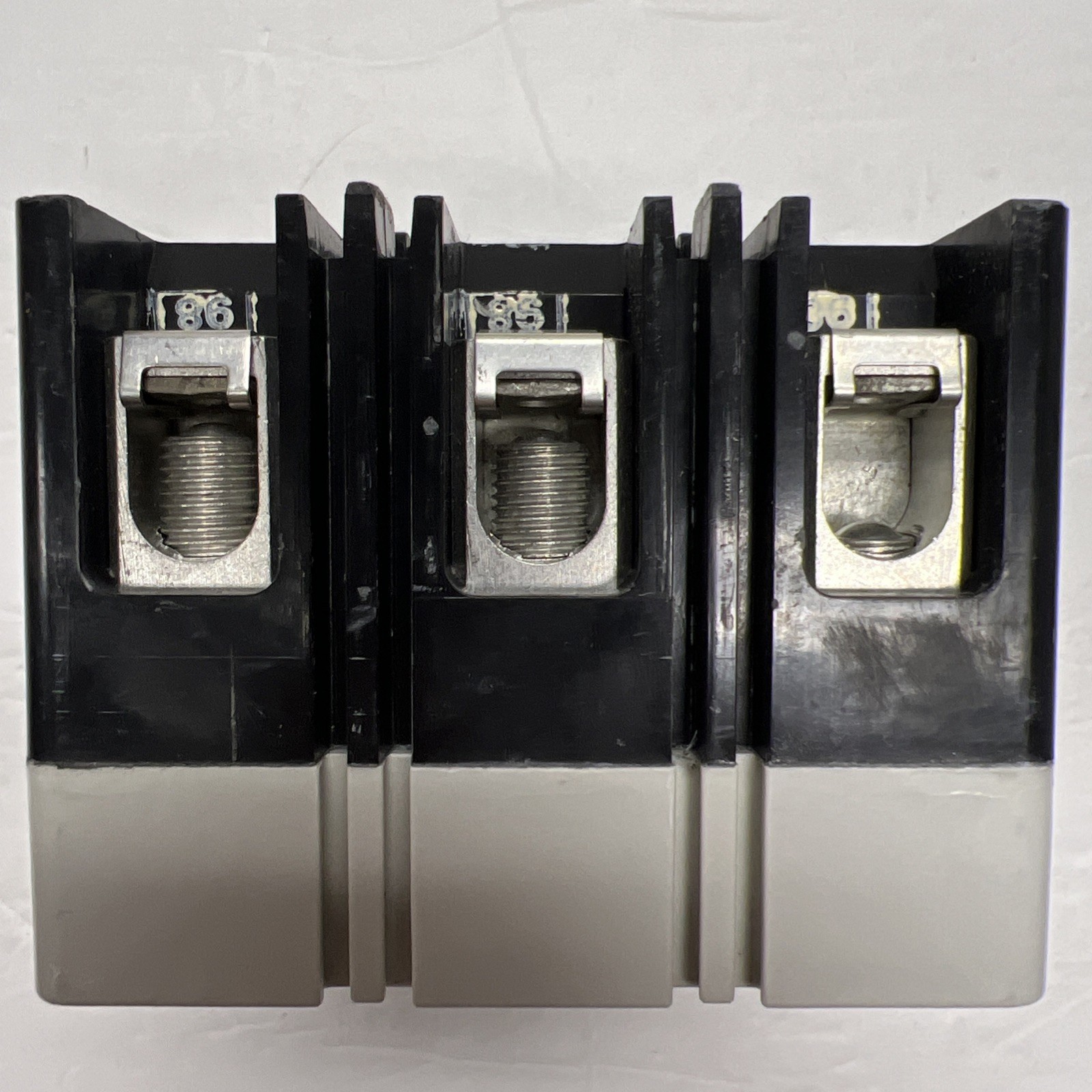 NIB – Eaton 225A 240V – ED3225 3 Pole, 65k Circuit Breaker