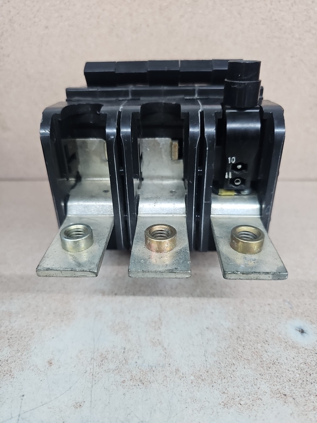EATON HEINEMANN BREAKER GJ1P-Z4-8 600A 65V 3P SEE PICS