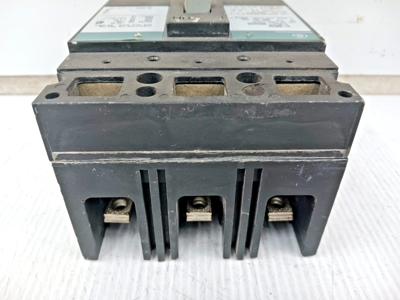 GE 45 Amp Circuit Breaker 3 Pole 600 VAC / 250 VDC THED136045