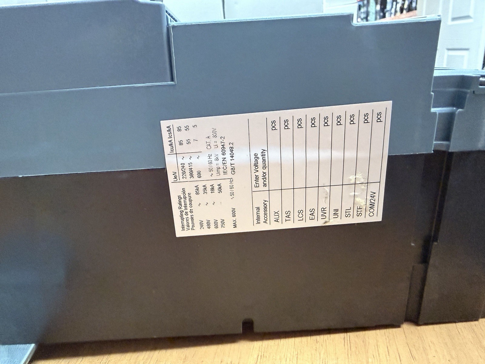 3VA5340-5EC31-0AA0 SIEMENS 3 POLE 400A 600 VOLT CIRCUIT BREAKER