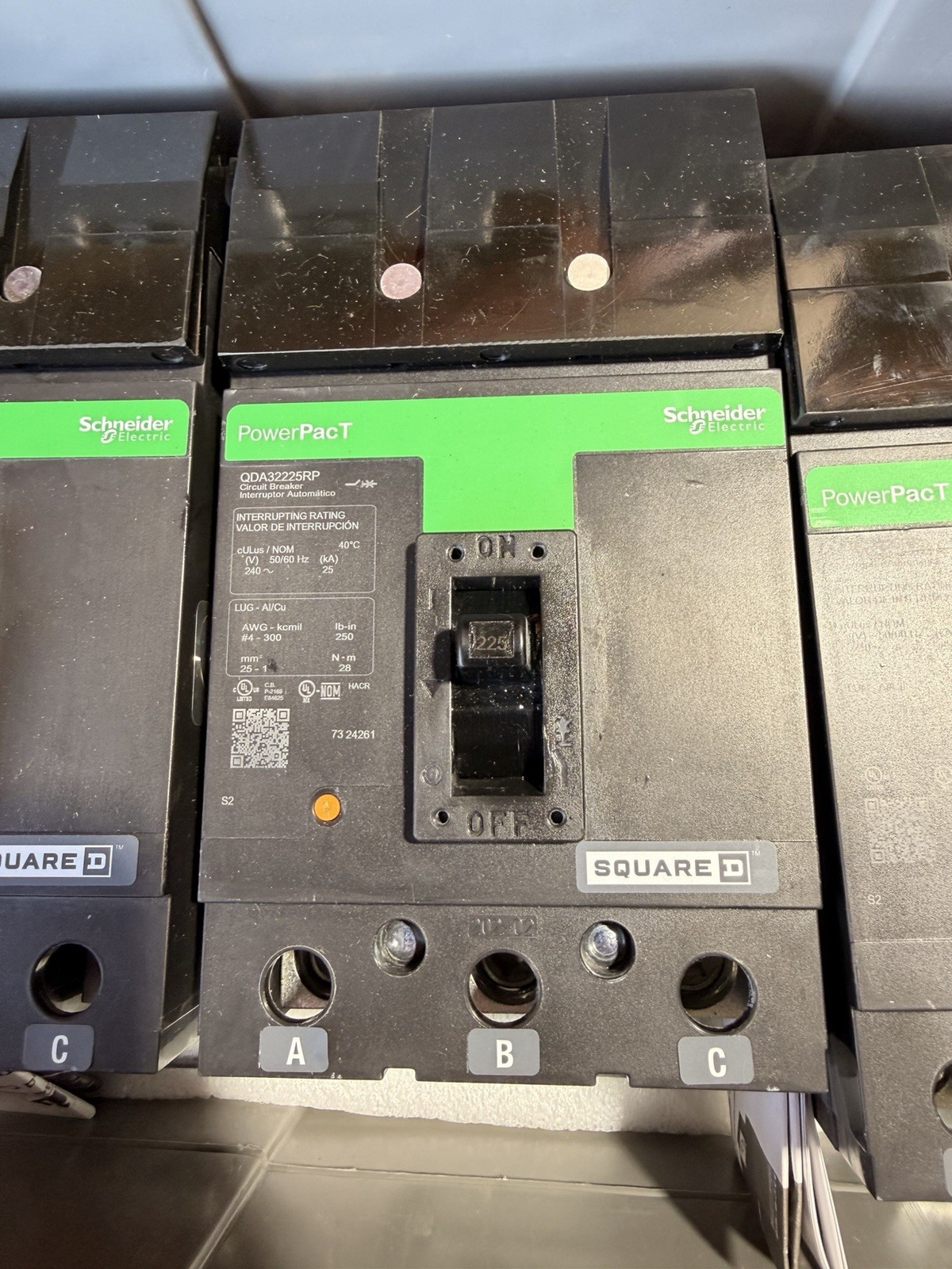 1 NEW SQUARE D QDA32225 QD I-LINE CIRCUIT BREAKER 3 POLE 225 AMP 240V 225A 3P