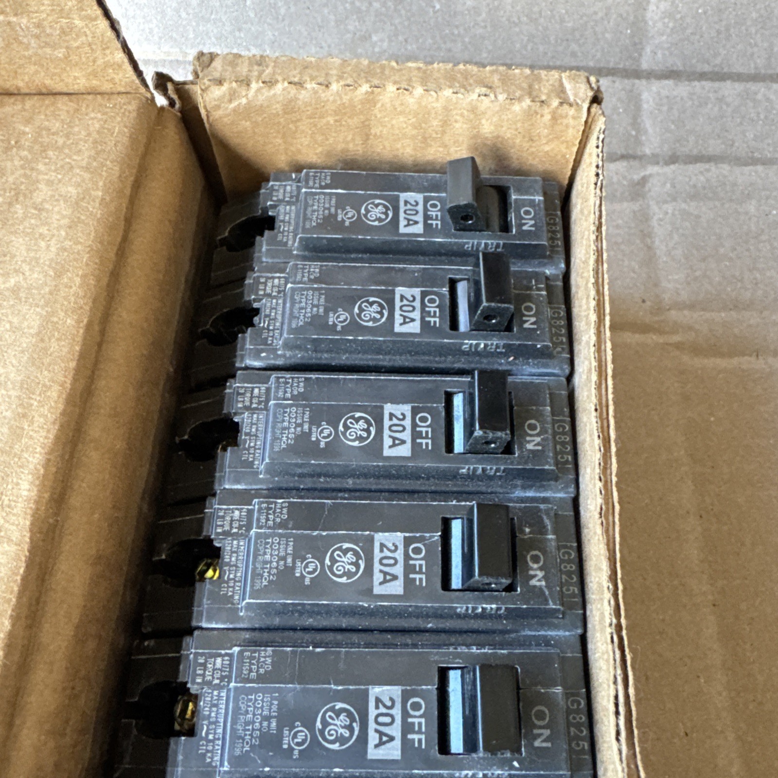 Lot of 10 GE THQL1120 Circuit Breakers 1 Pole 20 AMP 120/240 VAC 10kA 1P 20A NEW