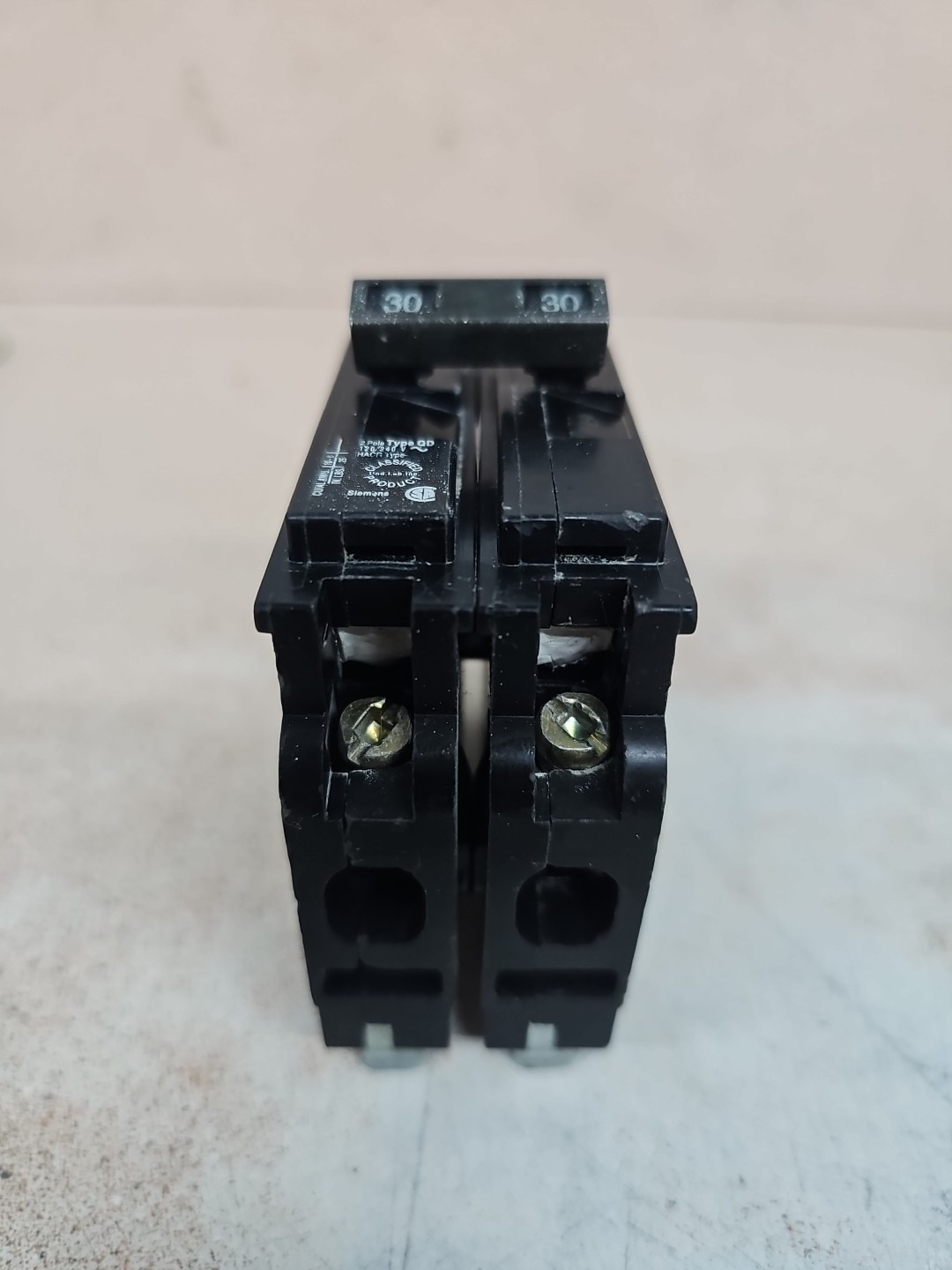 SIEMENS D230 2Pole 30 Amp 120/240VAC TYPE QD Circuit Breaker