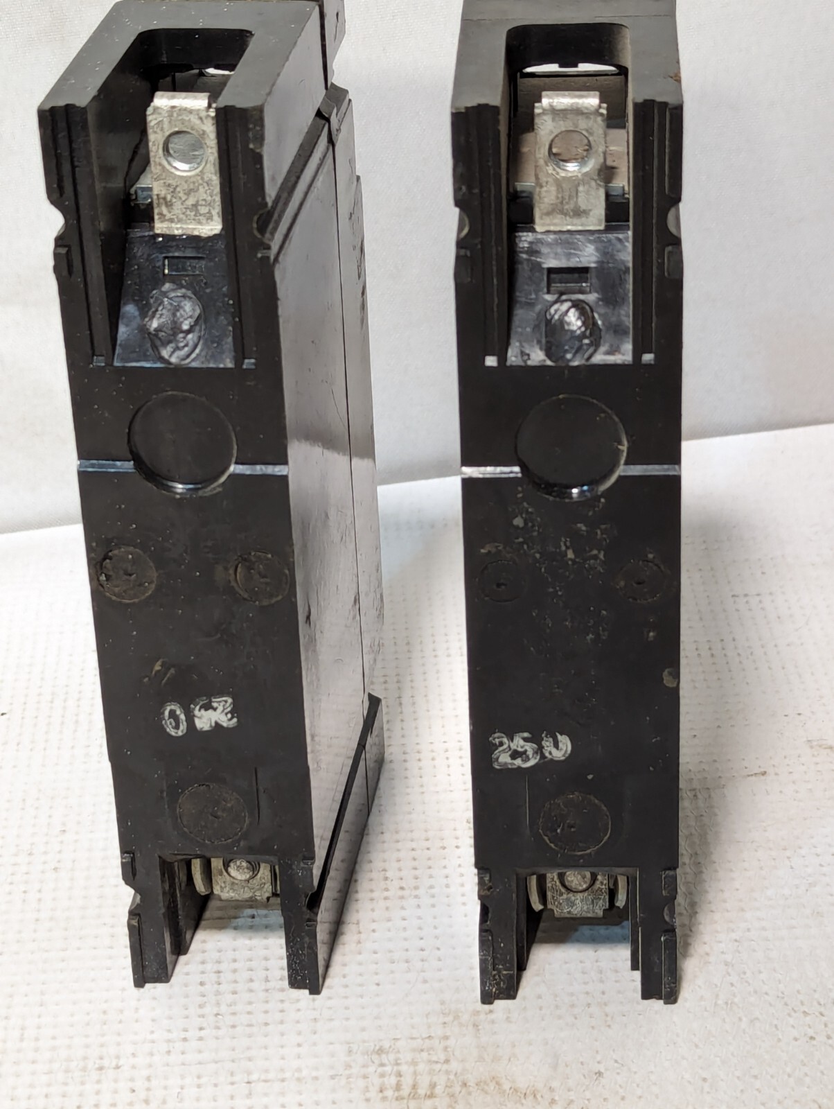 Lot of 3 General Electric TED113020 Circuit Breaker 1-Pole, 20Amp, 277VAC/125VDC