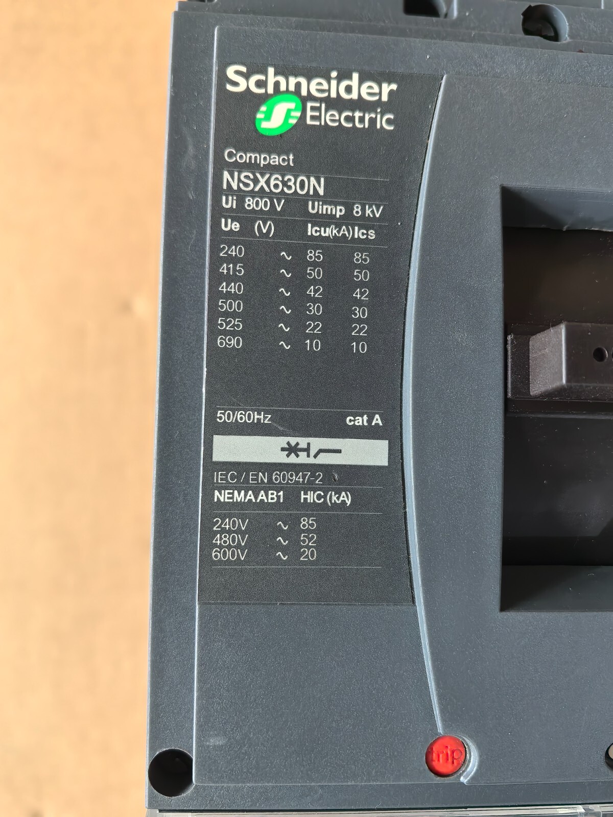 LV432893 Schneider Molded Case Circuit Breaker Compact NSX630N Mic2.3 630A 3P3D