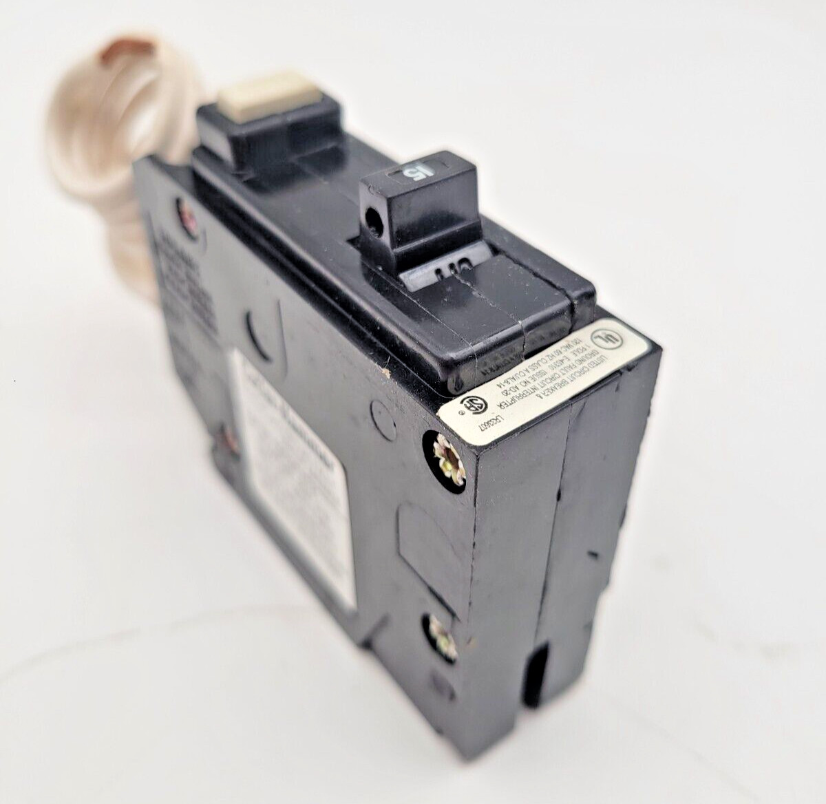 Cutler Hammer QPGF1015 Breaker 15 Amp 1 Pole Ground Fault Shunt Trip Plug in On