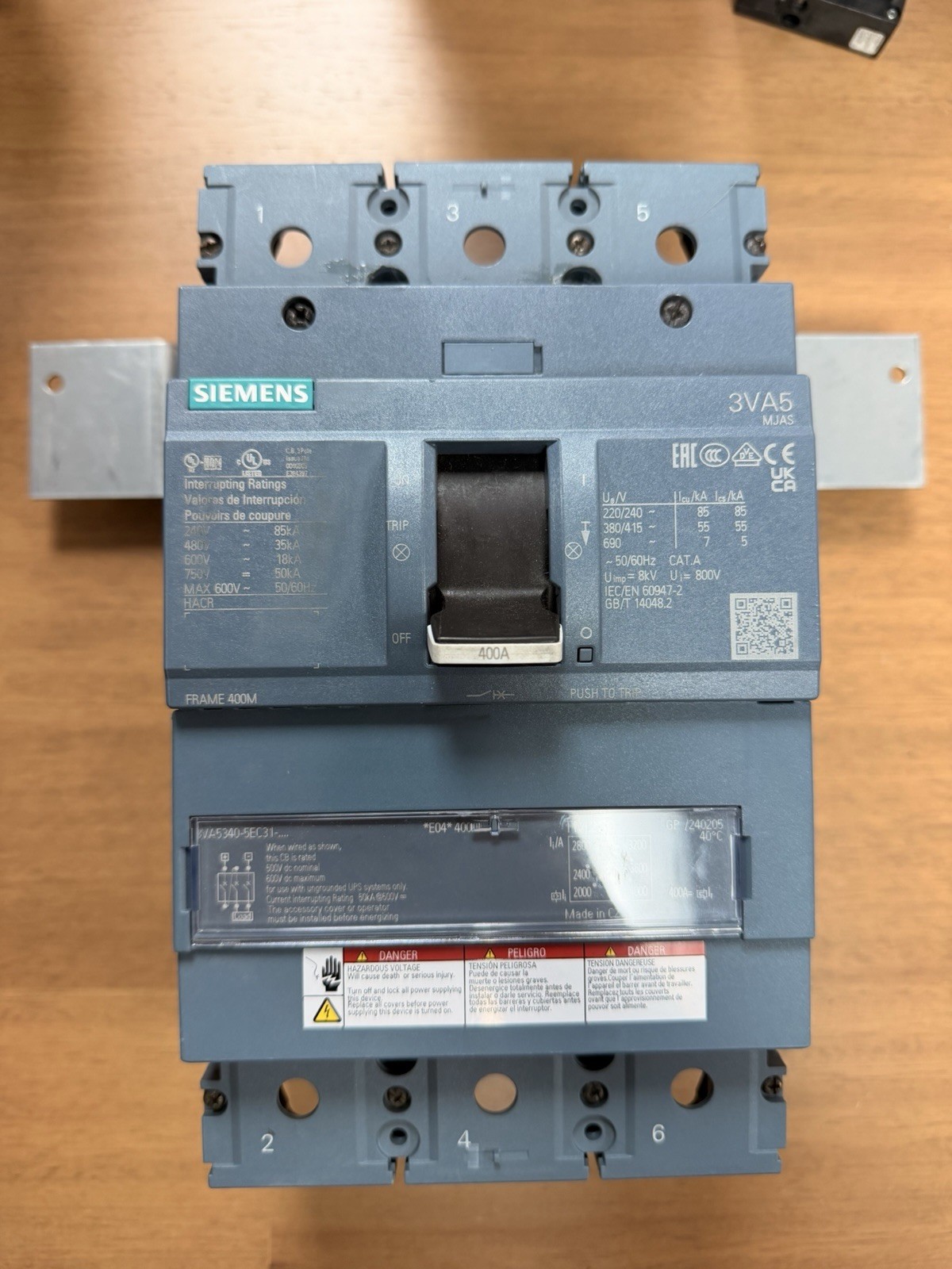 3VA5340-5EC31-0AA0 SIEMENS 3 POLE 400A 600 VOLT CIRCUIT BREAKER
