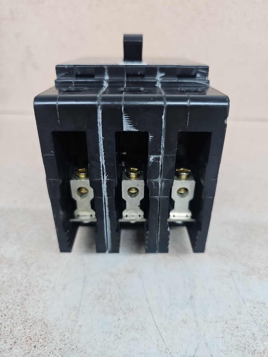 Square D EDB34020 Bolt On Circuit Breaker 3P / 480/277V / 20 Amp NTO