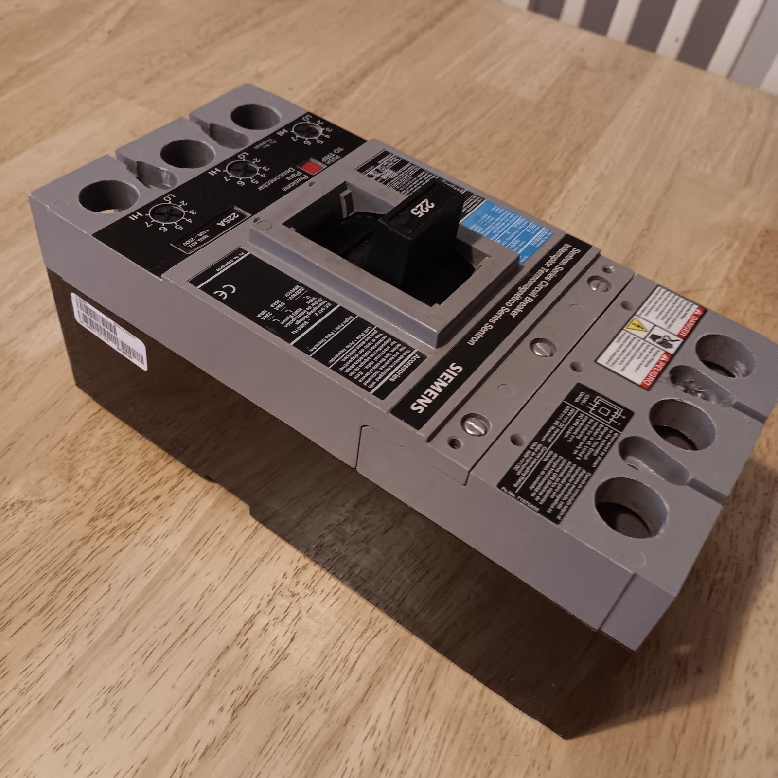 Siemens Sentron FXB63B225 Ser C 225Amp 600 VAC 3 Pole breaker 35kA@480VAC