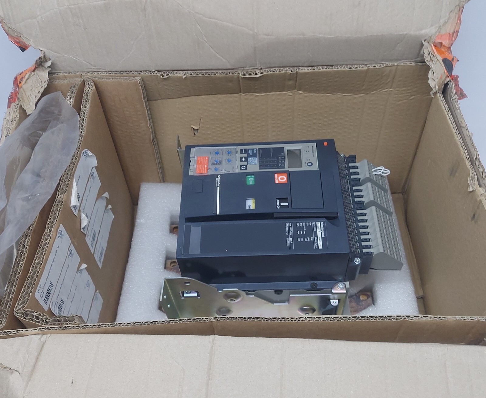 NEW SCHNEIDER MICROLOGIC 5.0 MASTERPACT NT08L1 13PEF5.0E Ui1000V TAIWAN