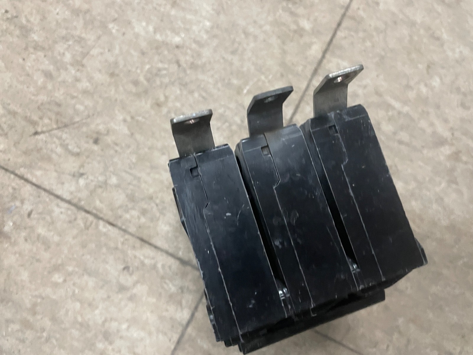 SIEMENS NE-7231 CIRCUIT BREAKER 3-POLE 240V 60AMP