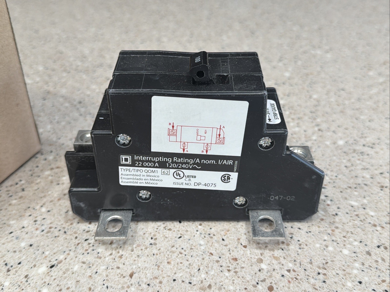 Square D QOM100VH Circuit Breaker 100A 2 Pole 120/240V 50/60Hz 22kA *NEW IN BOX*