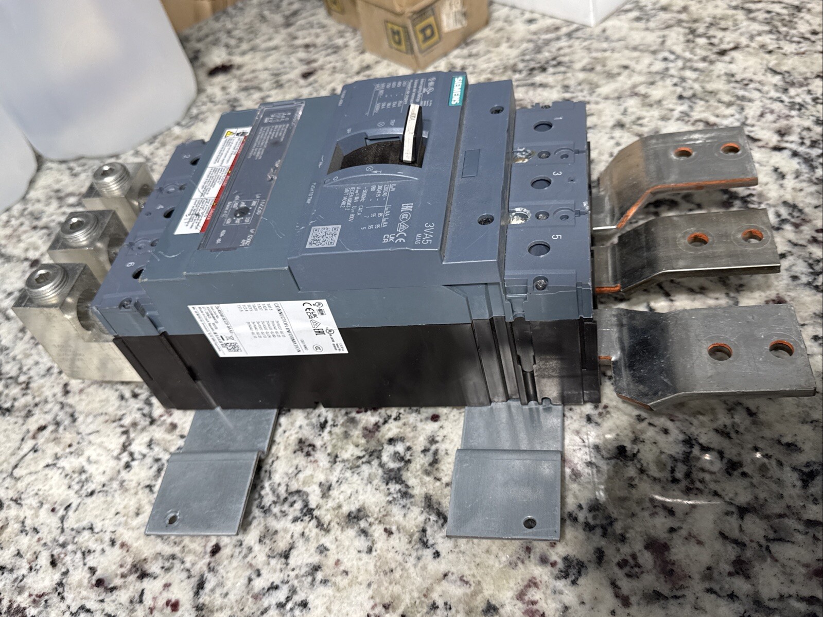 3VA5340-5EC31-0AA0 SIEMENS 3 POLE 400A 600 VOLT CIRCUIT BREAKER
