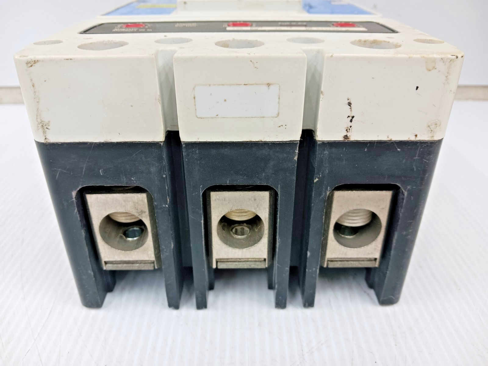 Cutler Hammer 400 Amp Circuit Breaker 3P 600 VAC KD3400F W/ 400 Amp Trip *Flaw*