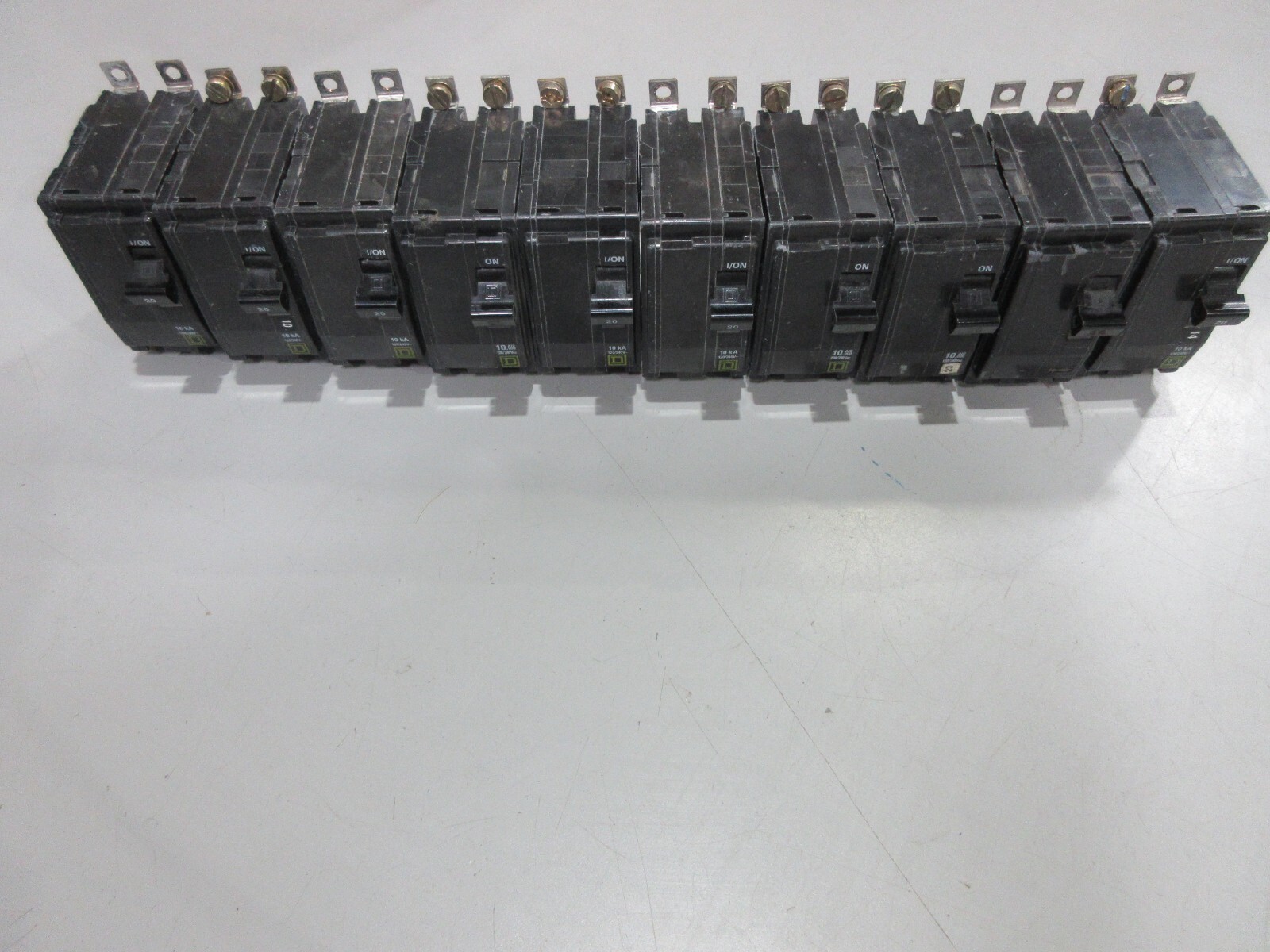 LOT OF 10 Square D QOB220 20 Circuit Breakers