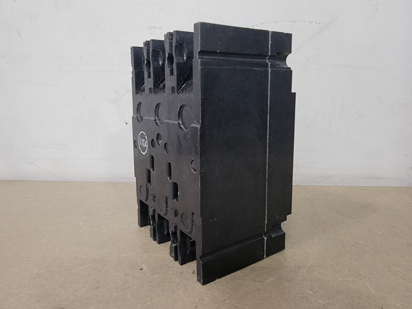 General Electric TED136060 60 Amps 3-Pole 600 VAC Circuit Breaker – Electrical