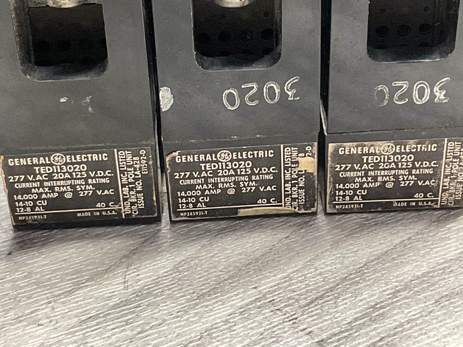 (LOT OF 3) GENERAL ELECTRIC TED113020 277 VAC 20 A BREAKER ECS #337A146PR2