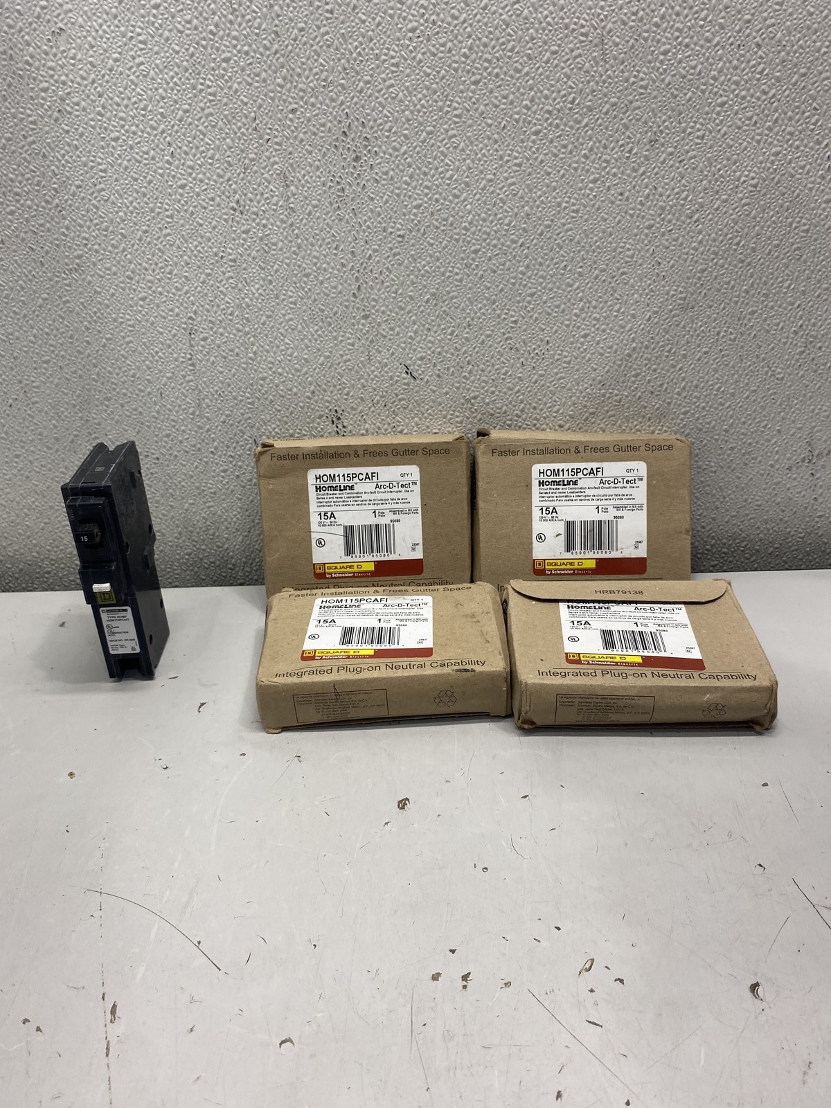 Lot of 4 SquareD/Homeline HOM115PCAFI Circuit Breaker 15A