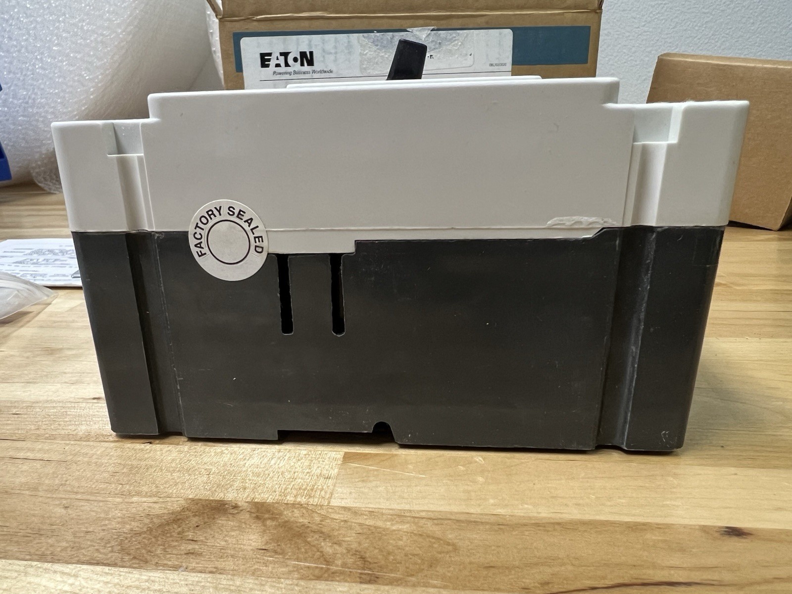 1-EATON BKFD125 FD3125 3 POLE 125A CIRCUIT BREAKER AND MAIN BREAKER KIT BKFD