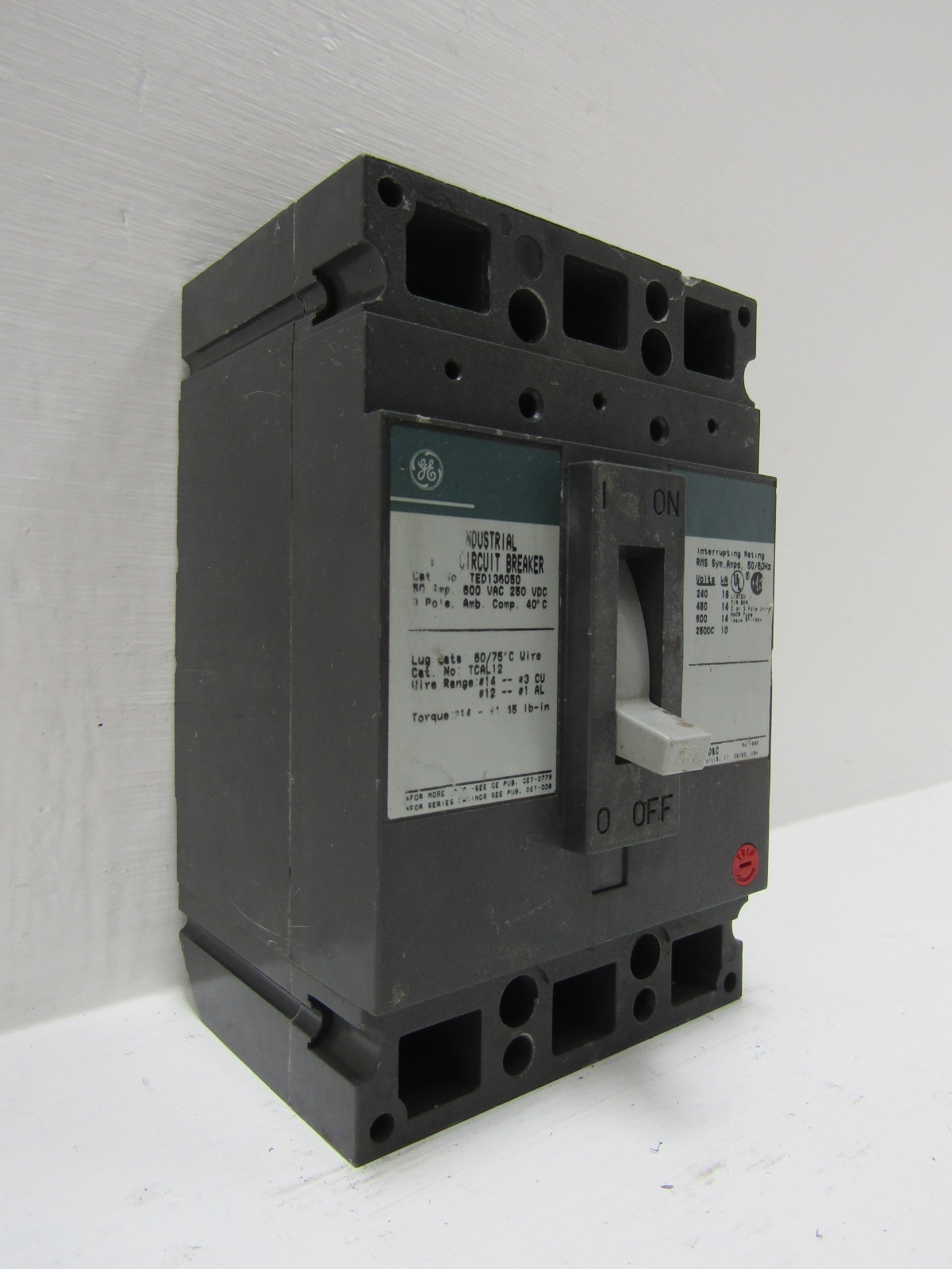 GE General Electric TED136050 50 Amp 600V 3-Pole Circuit Breaker 50A Chipped