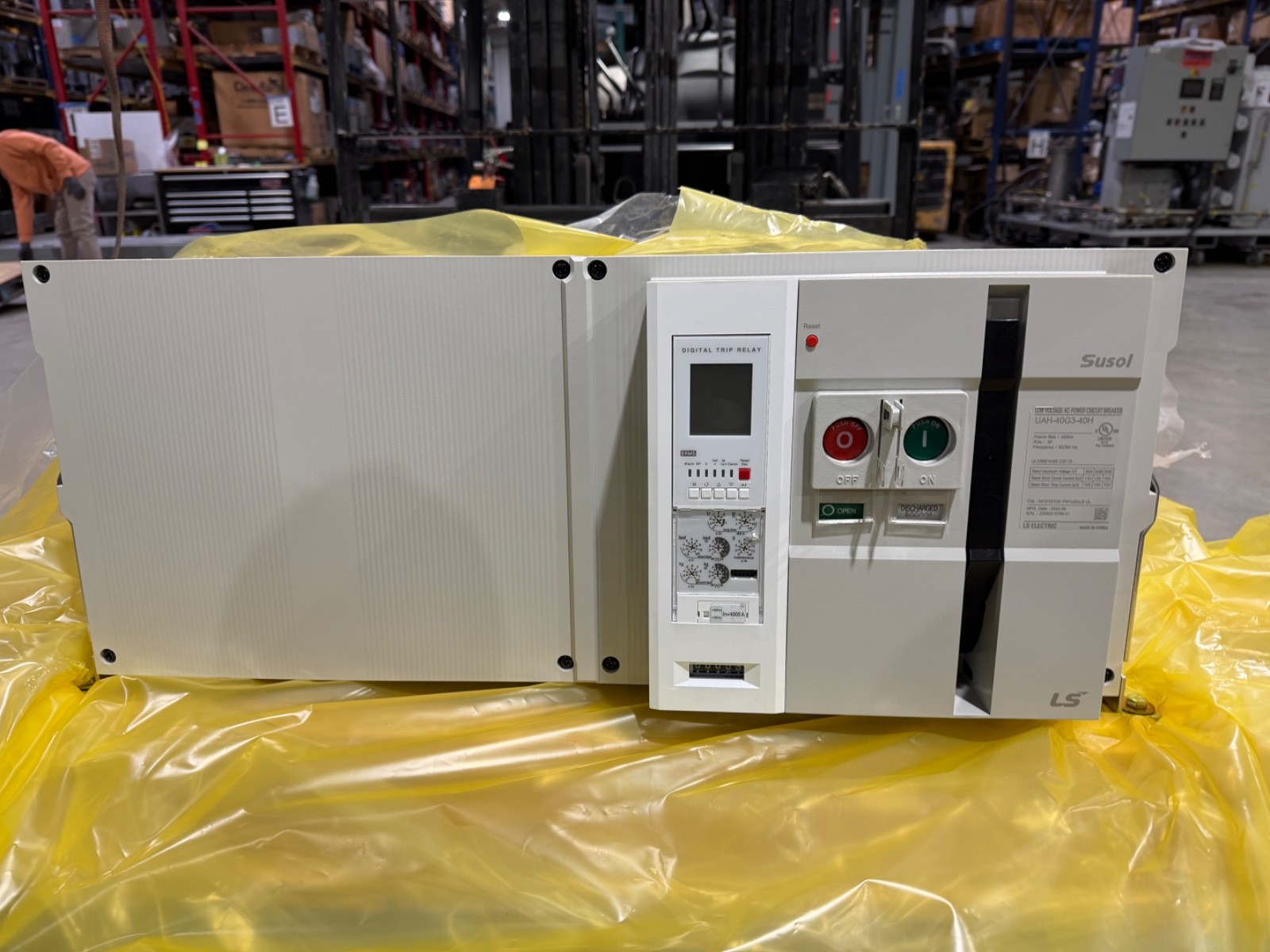 NEW LS ELECTRIC 4000 AMP 3 POLE CIRCUIT BREAKER UAH-40G3-4H