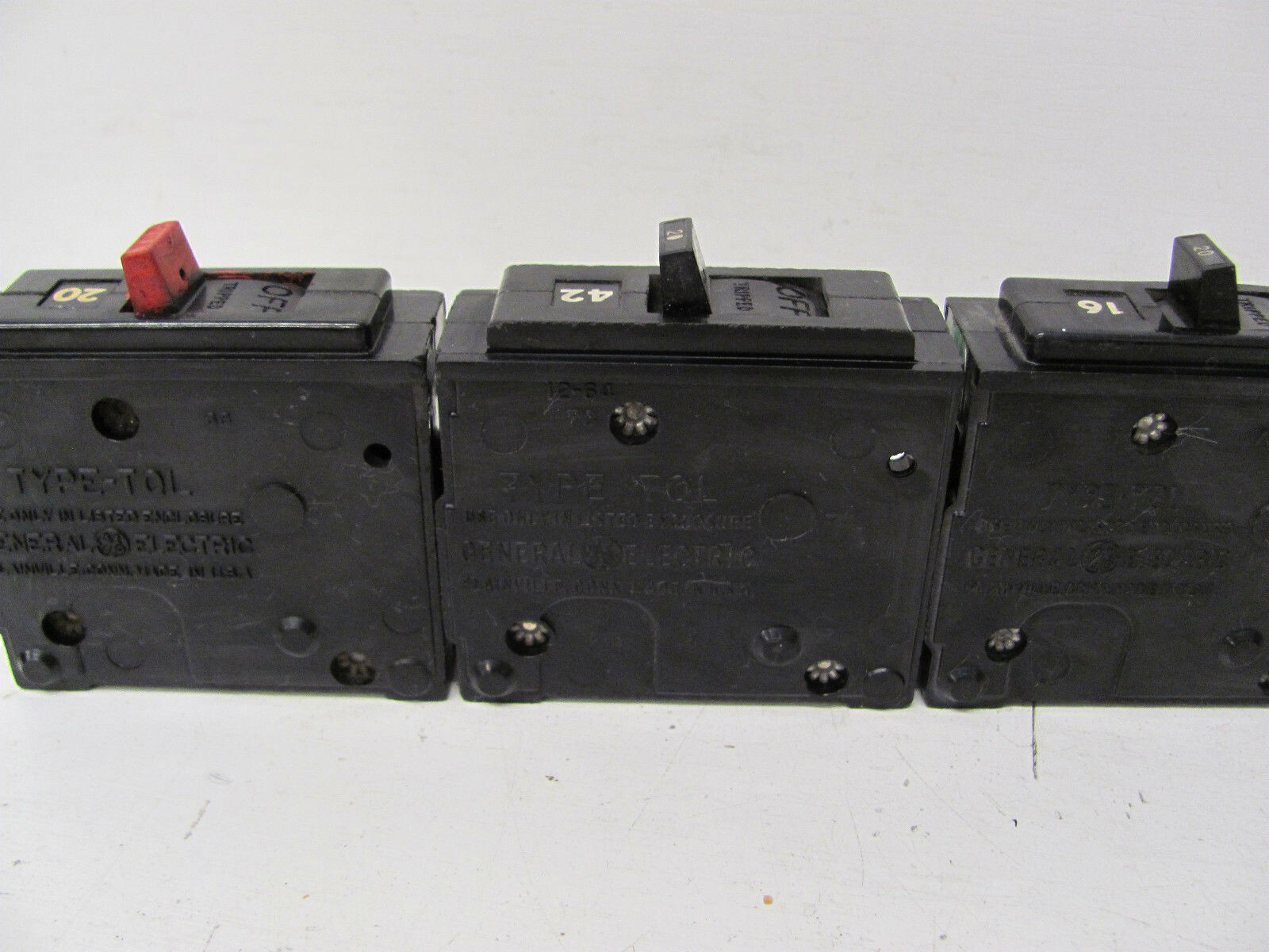 LOT OF 4 GENERAL ELECTRIC CIRCUIT BREAKERS TQL / THQL1120 120VAC/240VAC 20A USED