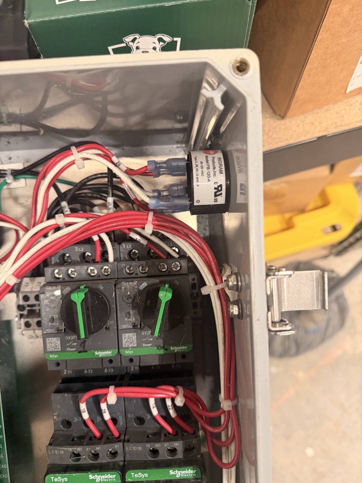 Zoeller 124F4-0001, Pivot Pro, 200/230/460 Volts, 3 Ph, 4.0-6.3 Amps, NEMA 4X