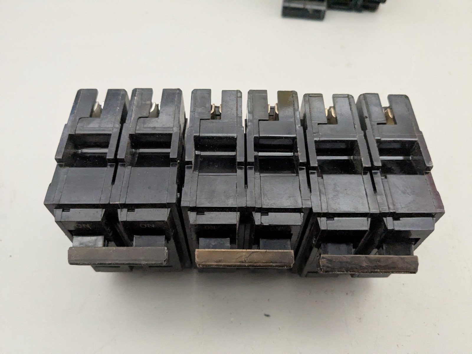 3x General Electric 2x20A 1x30A THQL2120 Circuit Breaker 2P 20A 30A Series TQL