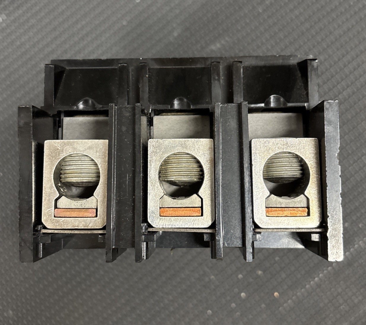 Used Square D 200 Amp Circuit Breaker 240 VAC 3 Pole Q2L3200