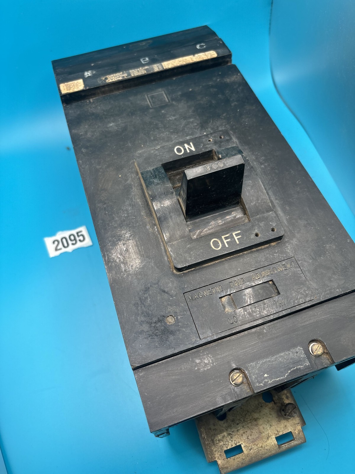 Square D Type LA Circuit Breaker 3-Pole 600V AC 250V DC with Magnetic Trip Adjus