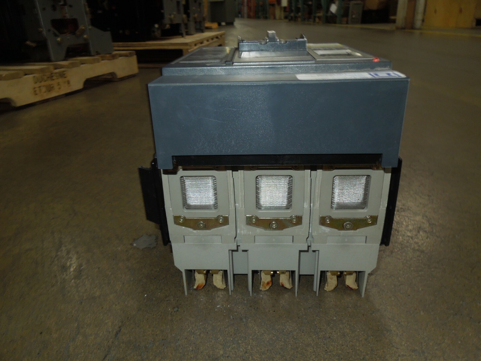 Square D MasterPact Breaker NT08L 800A Frame 400A Rated MO/DO 6.0P w/ LSIG Used