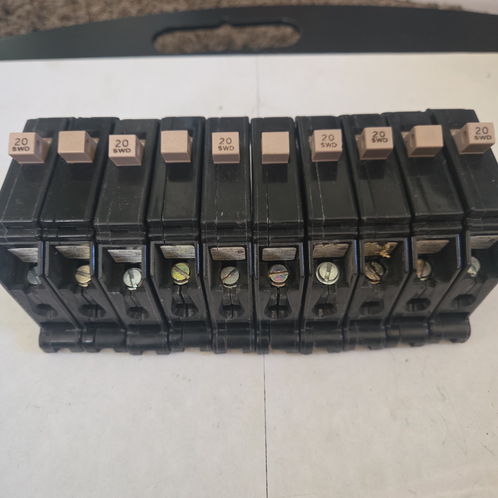 LOT OF 10 Cutler Hammer CH120 Swd Circuit Breakers 1 Pole 20 Amp Plastic Foot