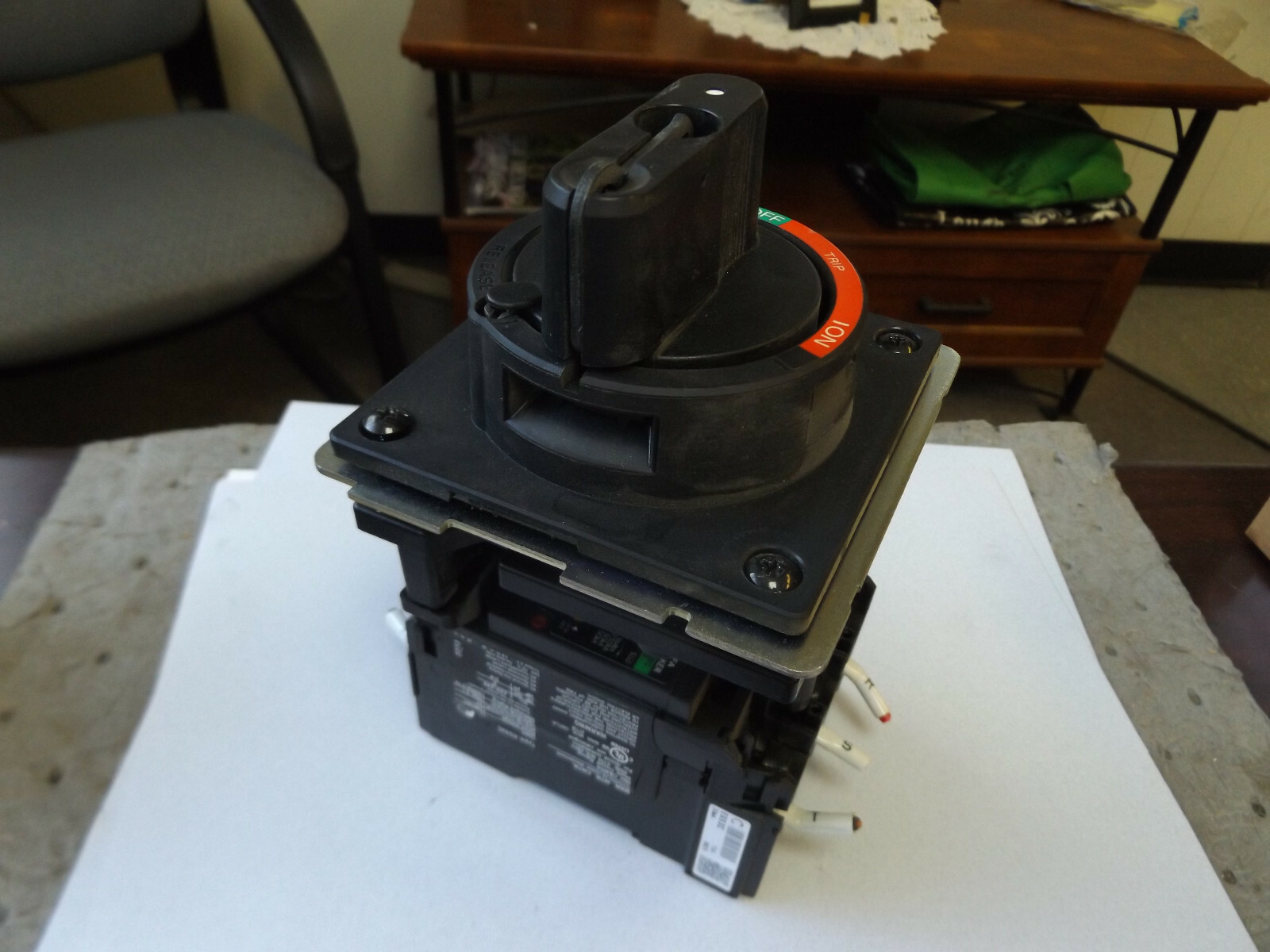 WHOLESALE FUJI CIRCUIT BREAKER EG53C 15A AC 100-230-440V WITH OPERATOR HANDLE