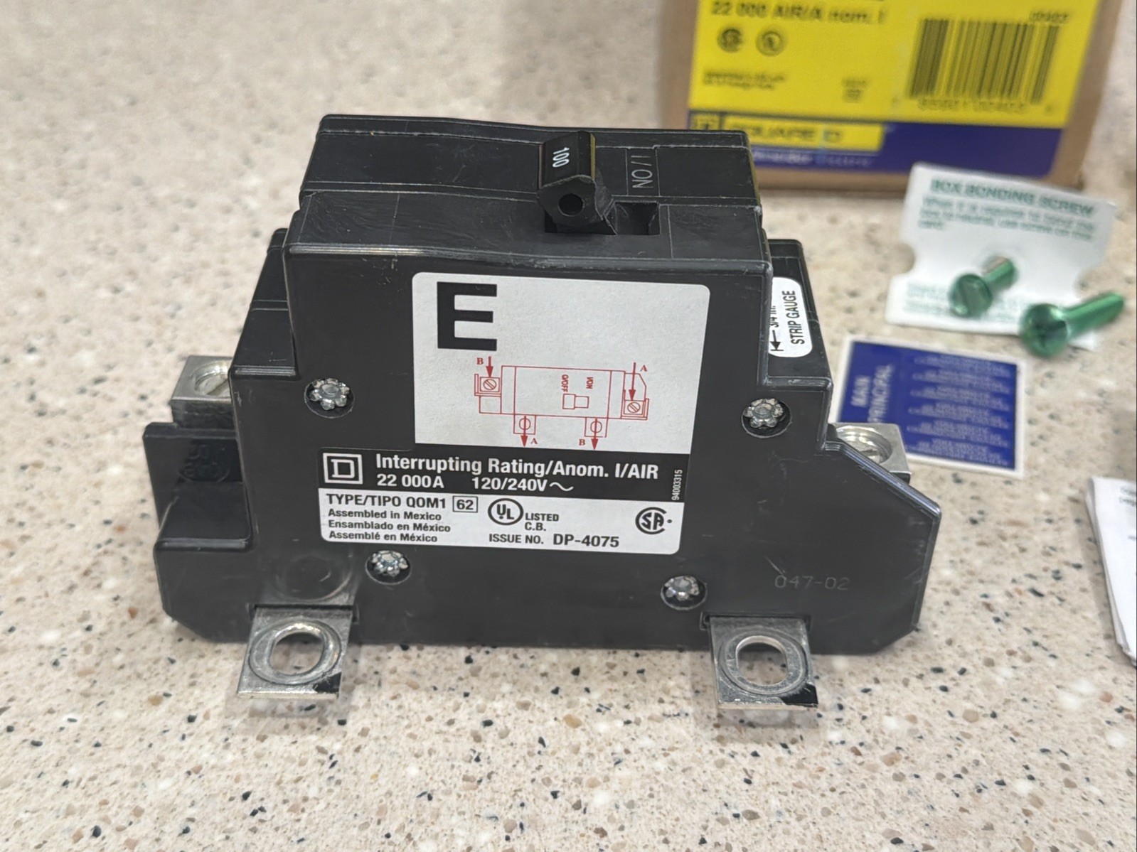 Square D QOM100VH Circuit Breaker 100A 2 Pole 120/240V 50/60Hz 22kA *NEW PULL*