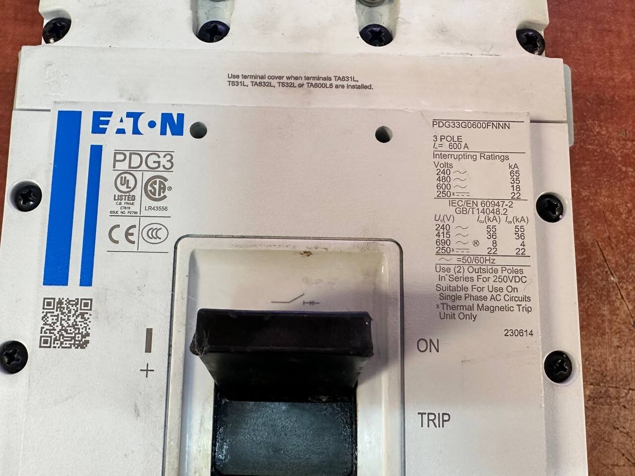 Eaton Circuit Breaker PDG33G0600FNNN 3-Pole 400A 600V w/ Trip Unit PDG3XTFA3H400