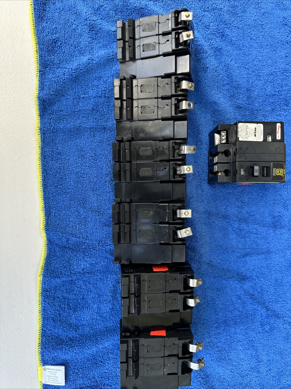 Square D EHB24020PL 20 Amp 2 Pole Circuit Breaker 277 VAC EHB Power Link.