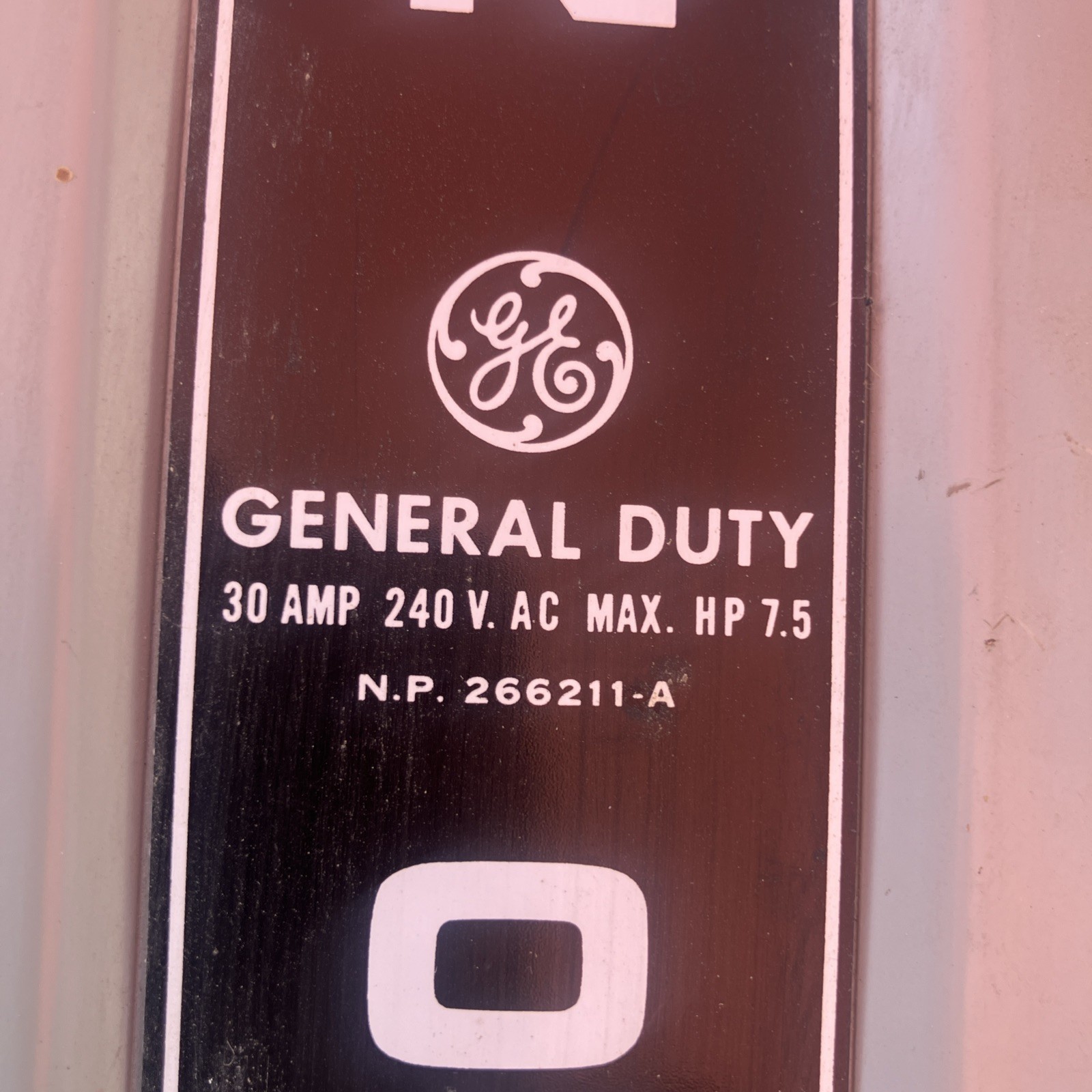 GE General Duty On / Off Switch – Panel Fuse Box – 30 Amp 240 V. AC Max. HP 7.5