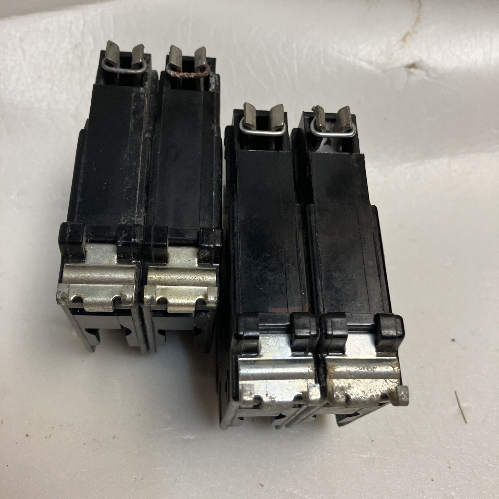 Cutler Hammer 20 Amp 2 Pole Circuit Breaker CH220 Half 1/2 Notch Metal Foot