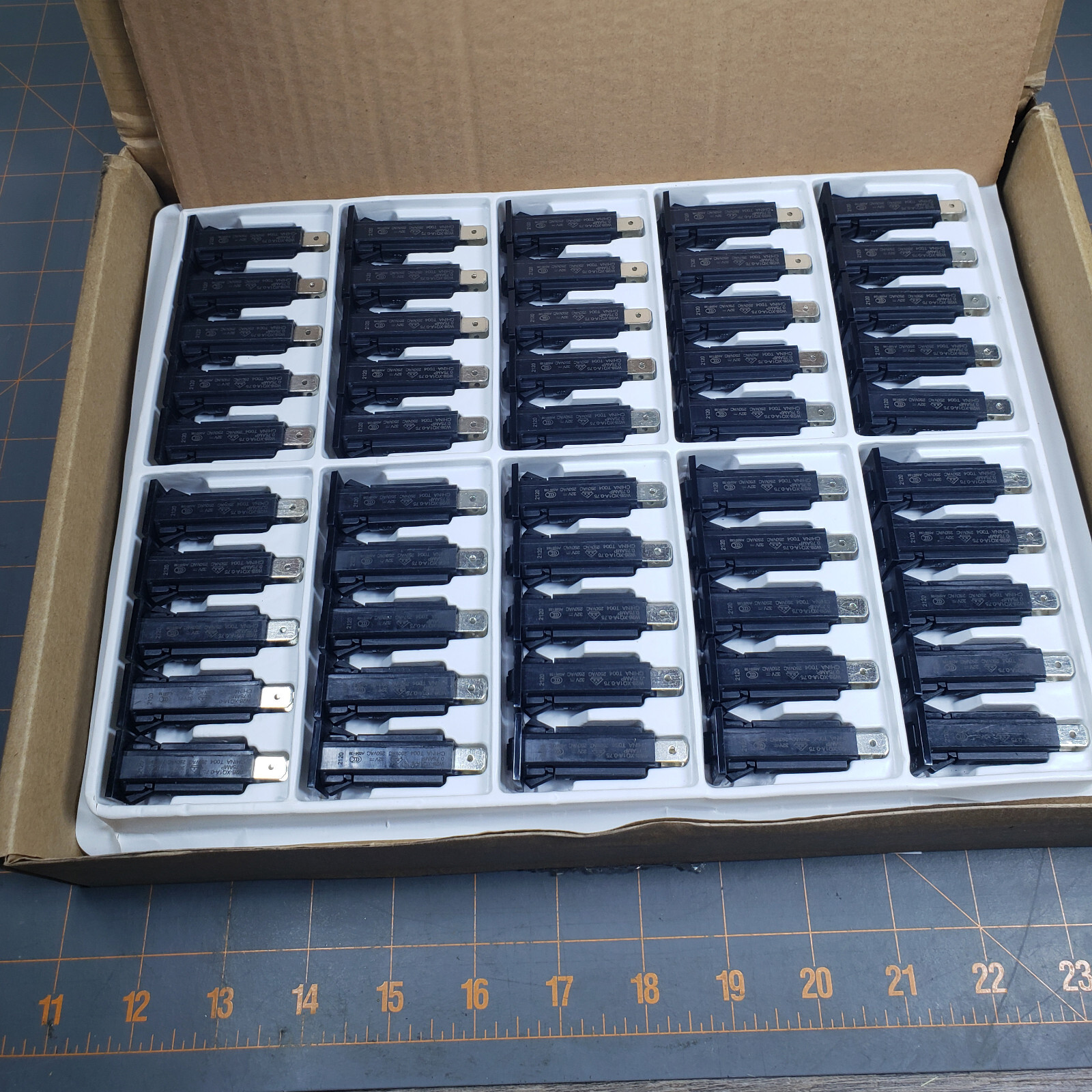 TE CONNECTIVITY THERMAL CIRCUIT BREAKER, 3/4 AMP, W28-XQ1A-0.75, 250V 750mA 1p