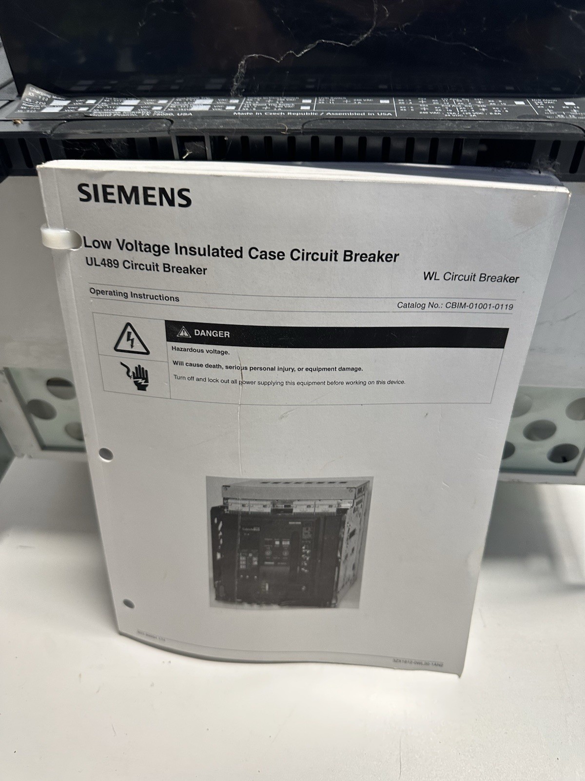Siemens WLL2F316 3-Pole 1600A Main Breaker 600V Commercial Black Switch
