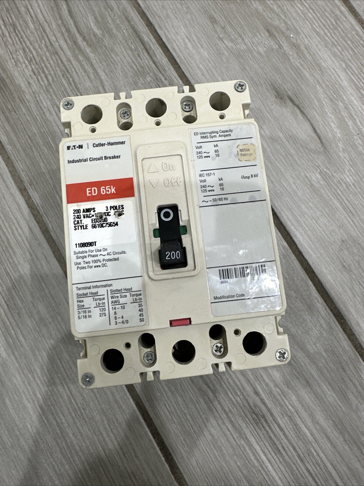 ⚡Eaton ED3200 Molded Case Circuit Breaker ED 65k 200 Amp 3-Pole 240 Vac 125 Vdc