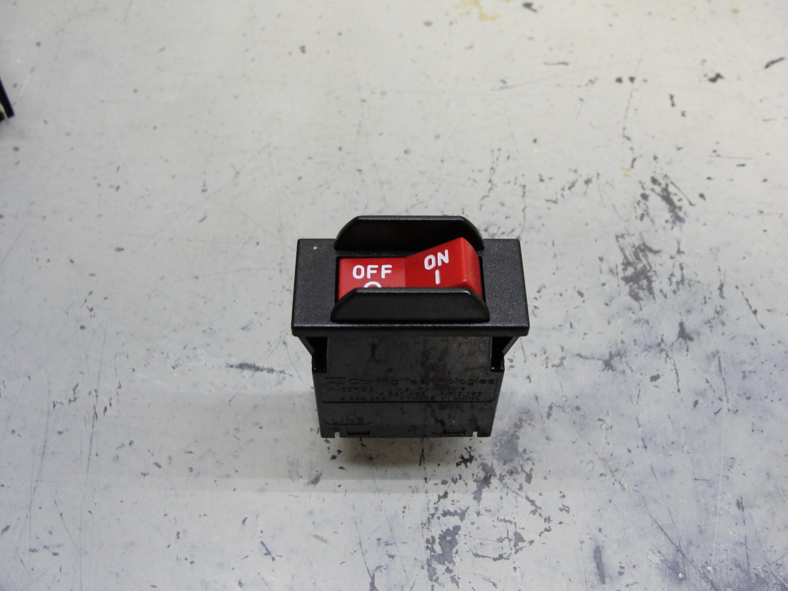 CARLING MA1-B-64-613-1-A37-2-D 13A 125V CIRCUIT BREAKER RED ROCKER ON/OFF SWITCH
