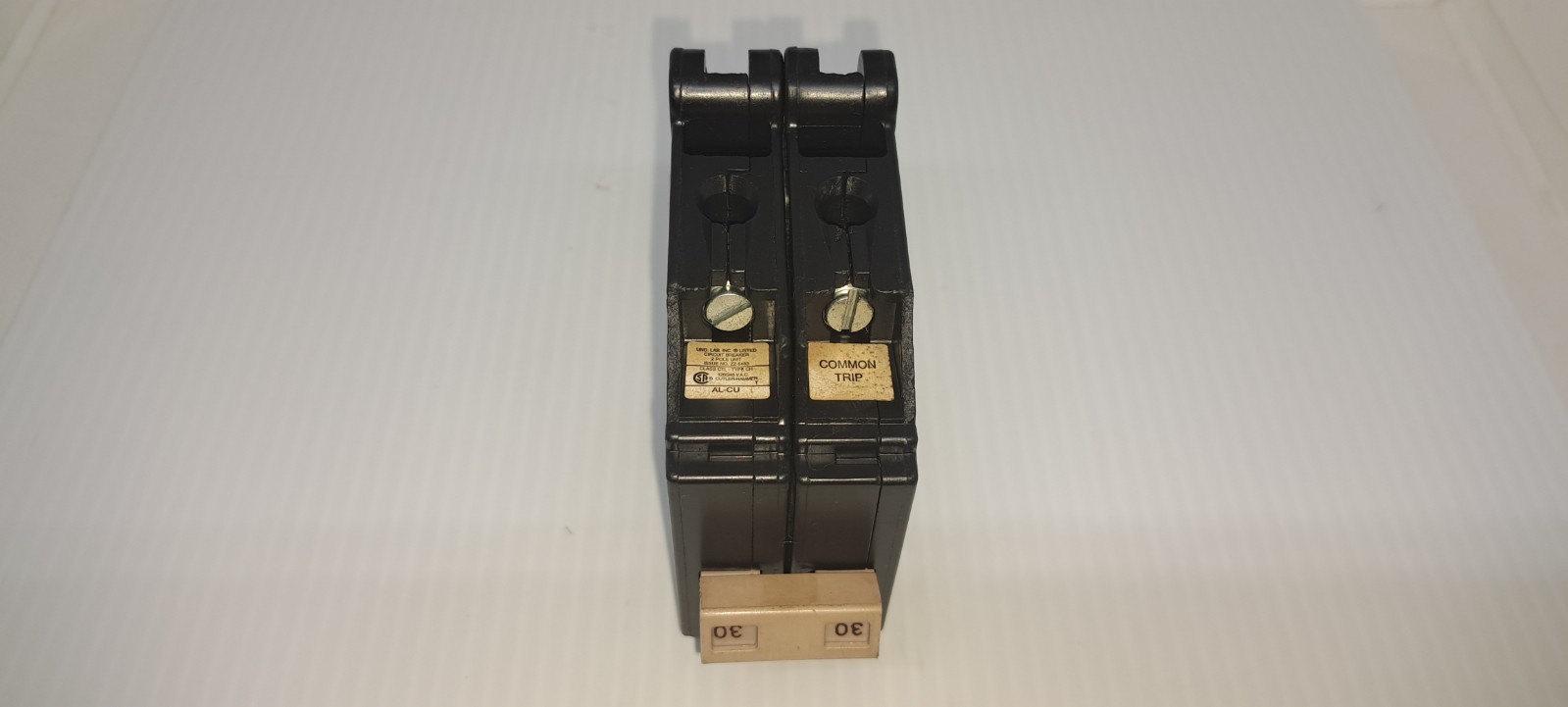 Cutler Hammer EATON CH230 2 Pole 30 Amp 120/240V Circuit Breaker Flaw