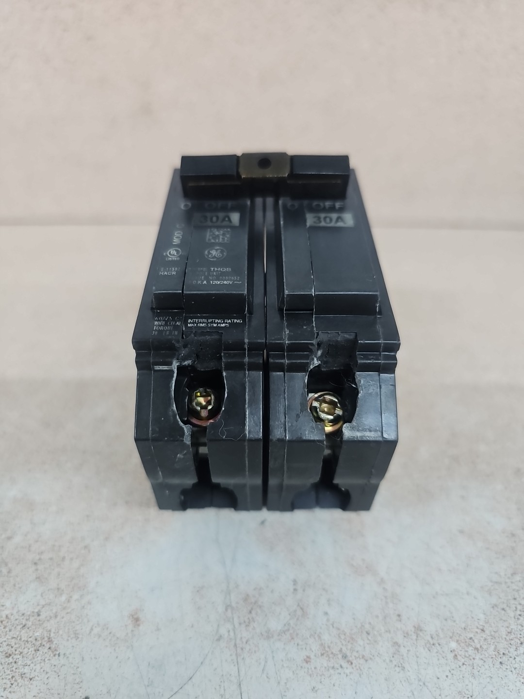 GE THQB2130 30 Amp 120/240 VAC 2 Pole Type THQB Bolt-On Circuit Breaker –