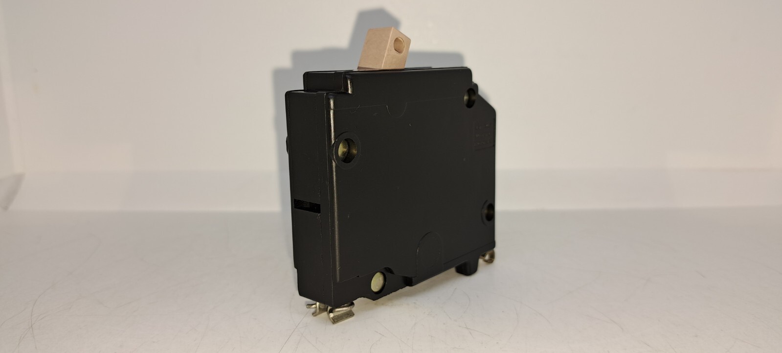 Cutler Hammer CH115 15 Amp 1 Pole 120/240V METAL FOOT Type CH Circuit Breaker