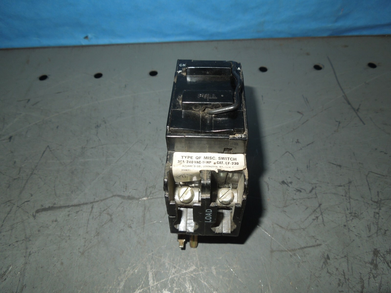 Square D QF230 30A 2P 120/240V Clip-On Fused Pull-Out Circuit Breaker
